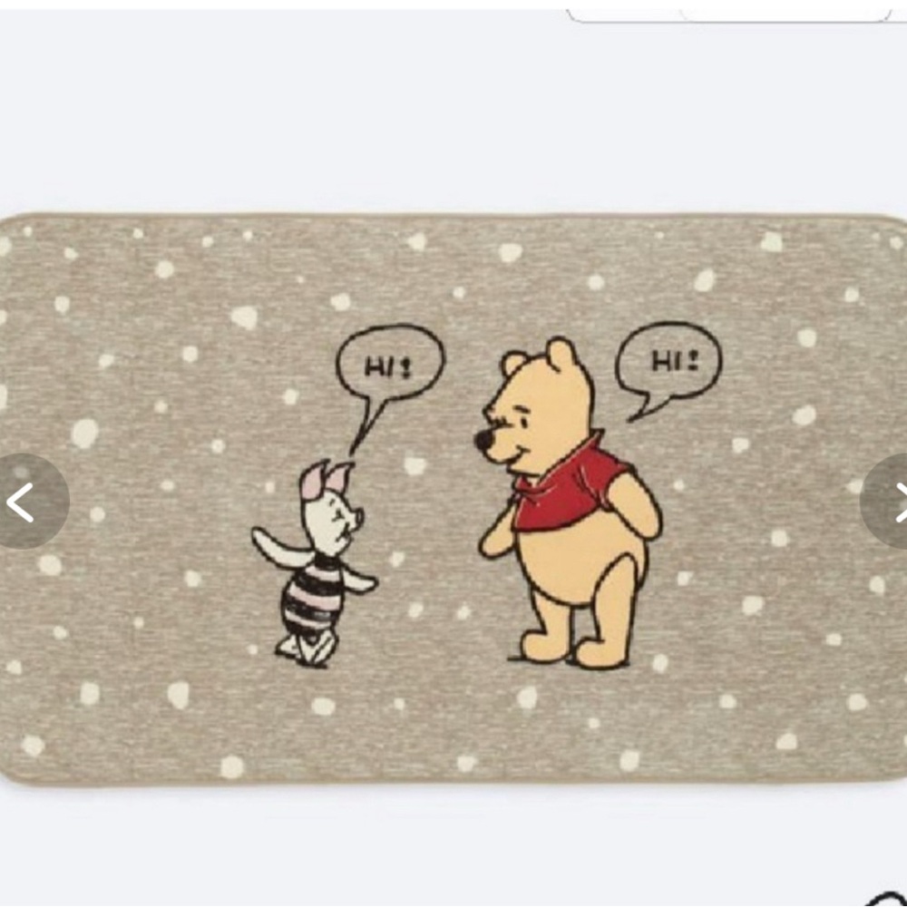Uniqlo x Winnie the Pooh Fleece Blanket